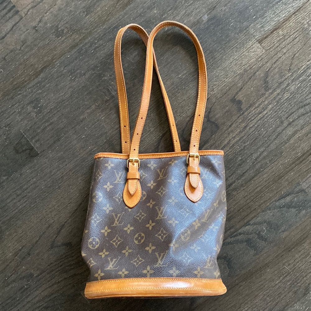 Louis Vuitton Petite Bucket Leather 23 Bag
